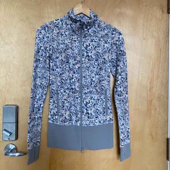 Lululemon sweater - Picture 4 of 8